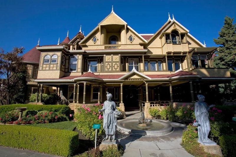 Winchester Mystery House, California - HIT