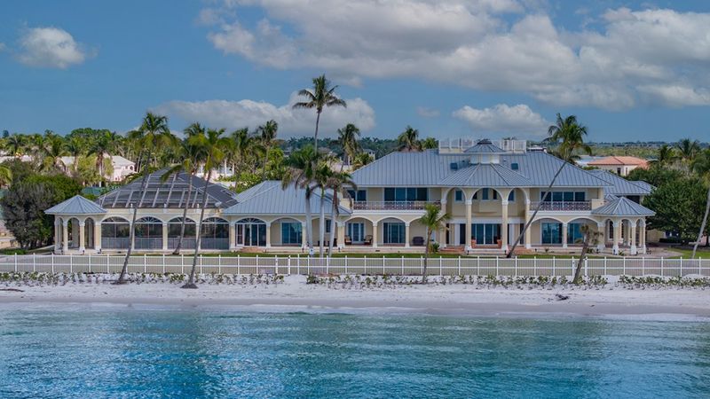 Naples Beach: Exclusive and Unwelcoming