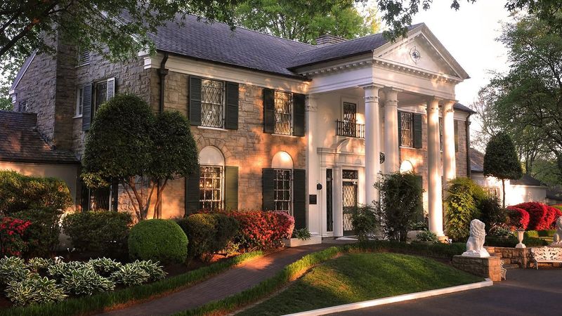 Graceland: Elvis Lives On