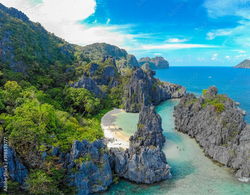 The Philippines' 7,641 Island Playground
