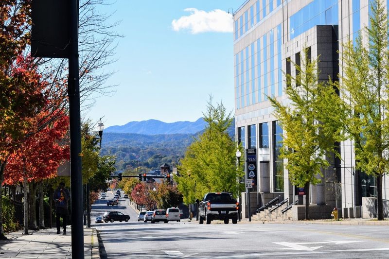 Asheville, North Carolina - Blue Ridge Beauty Without Breaking the Bank