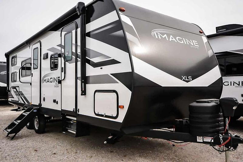 Grand Design Imagine XLS: Upscale Road Life
