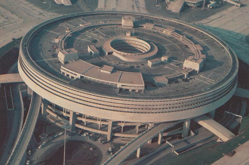 Charles de Gaulle: Paris's Labyrinthine Headache