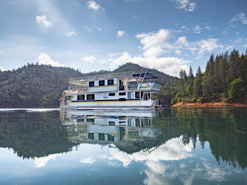 Shasta Lake: Houseboat Heaven Without the Crowds