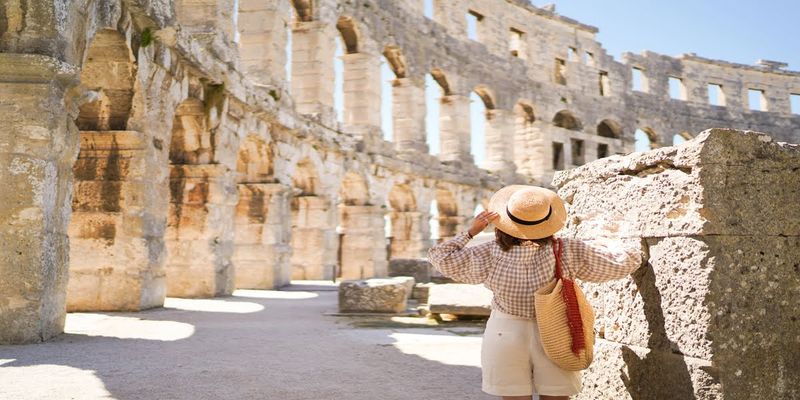 Avoid tourist traps
