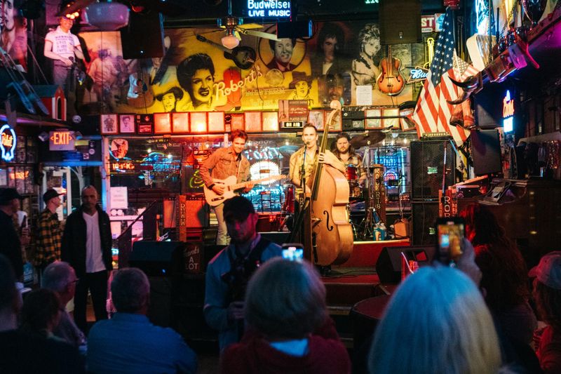 Nashville, TN - Music City's Harmonious Welcome