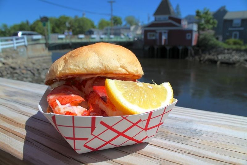 Maine – Lobster Roll At The Clam Shack