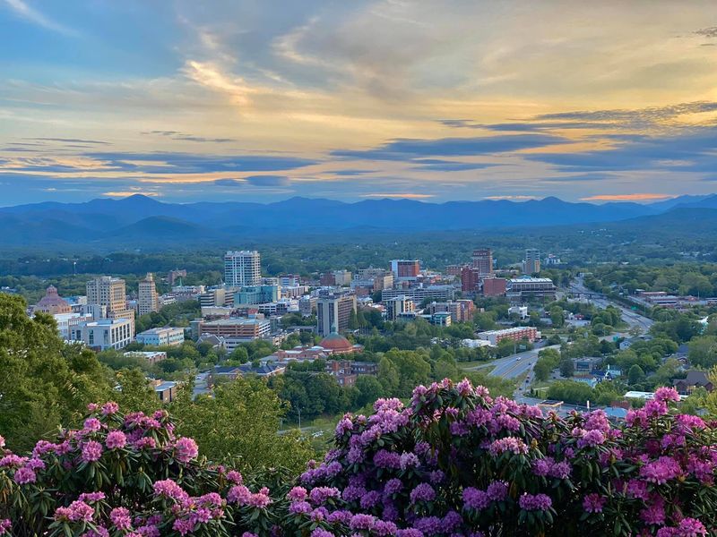 Asheville, North Carolina: Mountain Town Warmth