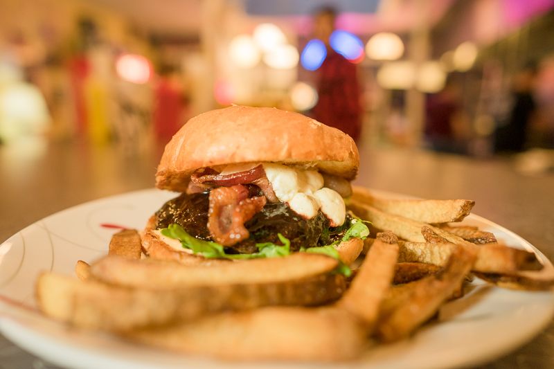 Montana – Bison Burger At The Burger Dive