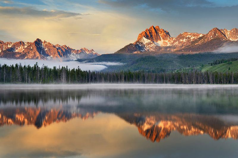 Idaho – Sawtooth Mountains From Redfish Lake
