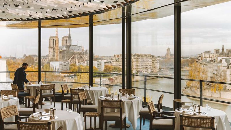Eating near major attractions