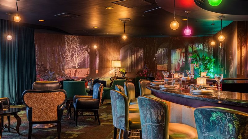 Enjoy Specialty Cocktails At Resort Lounges