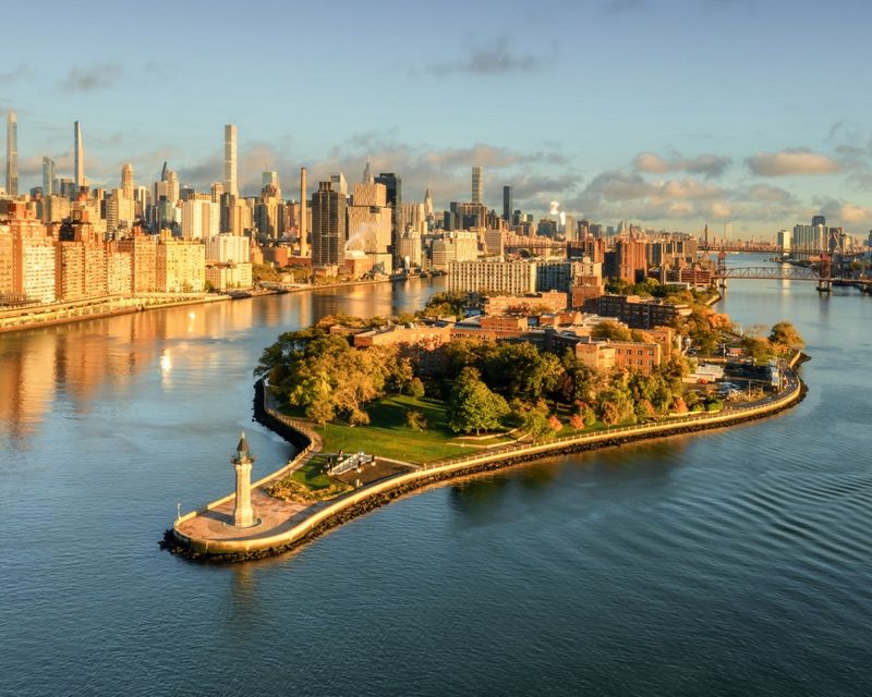 Big Apple's Lonely Bite