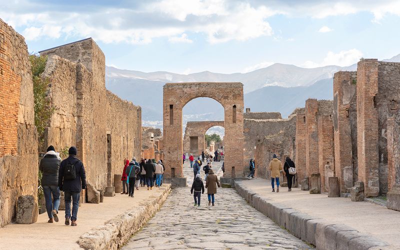 Pompeii Without A Guide: An Overwhelming Maze of Ruins
