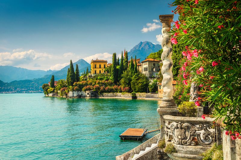 Lake Como's Romantic Vibe