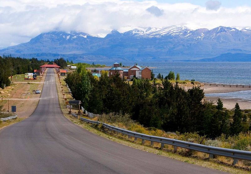 Los Antiguos Lake Drive