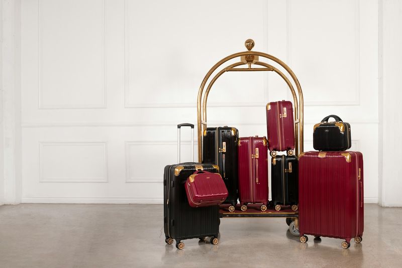 Red Flag: Bringing Excessive Luggage for Short Stays
