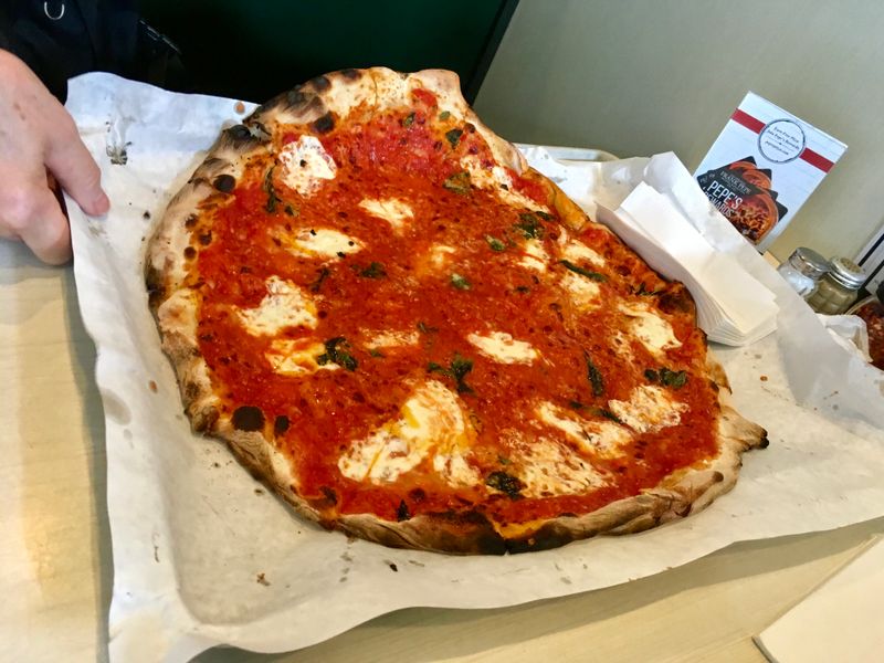 Connecticut: Frank Pepe Pizzeria Napoletana In New Haven