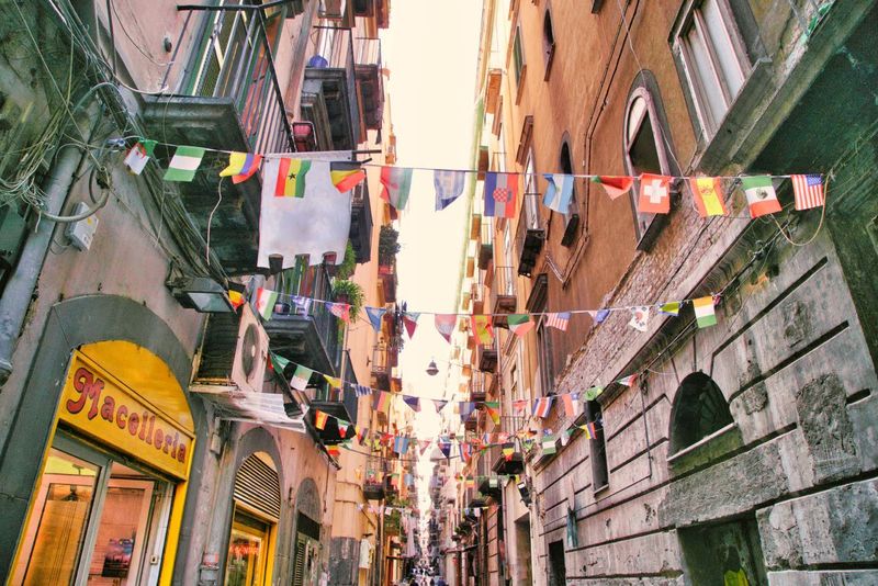 Naples: Chaotic Disappointment Despite Pizza Fame