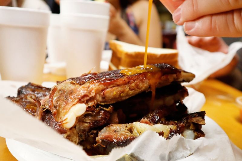 Alabama – Smoked Ribs At Archibald’s BBQ