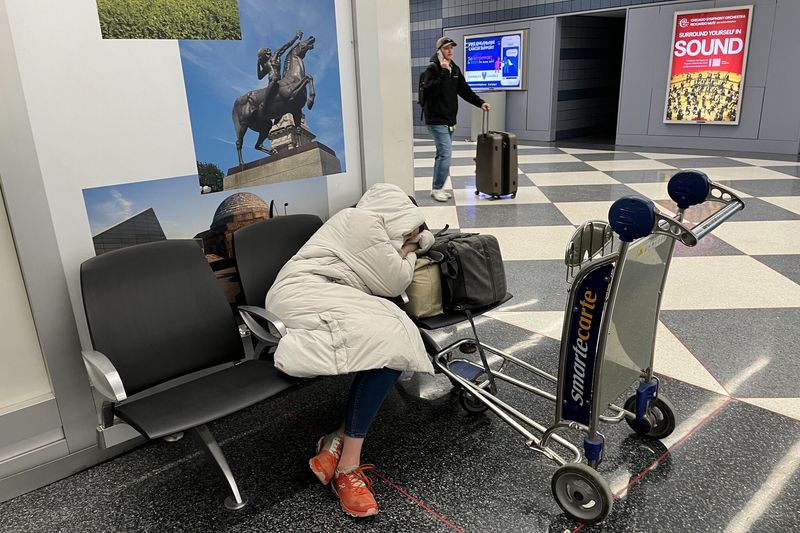 Chicago O'Hare: Weather Delays and Marathon Connections