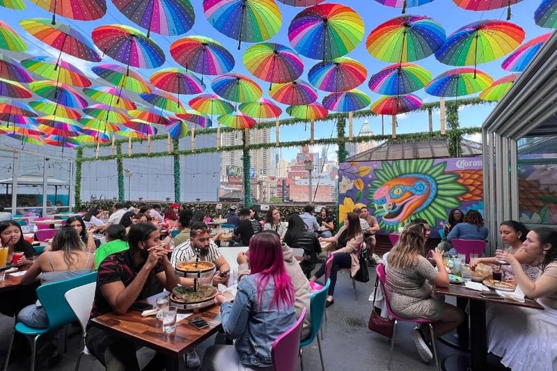 Rooftop Brunch Con: Can Be Crowded Or Noisy