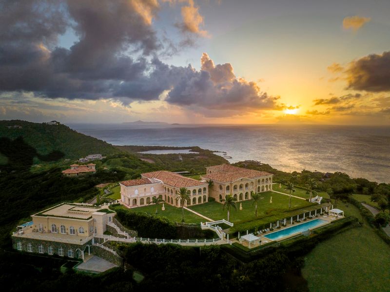 Mustique: Playground of the Elite
