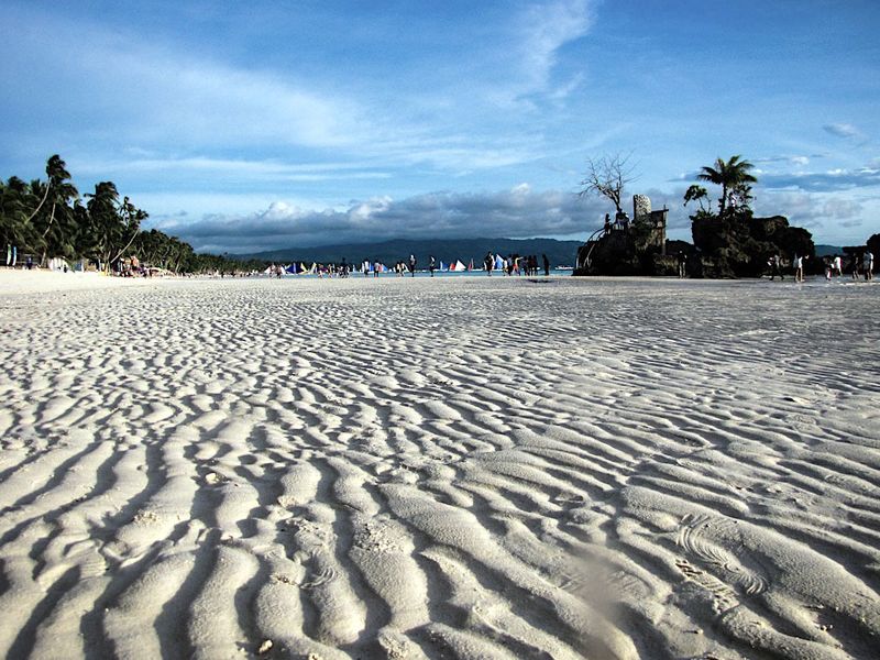 Boracay, Philippines: Rehabilitation Incomplete