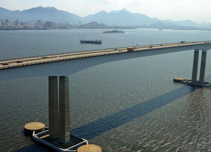 Rio de Janeiro's Niterói Bridge Curves