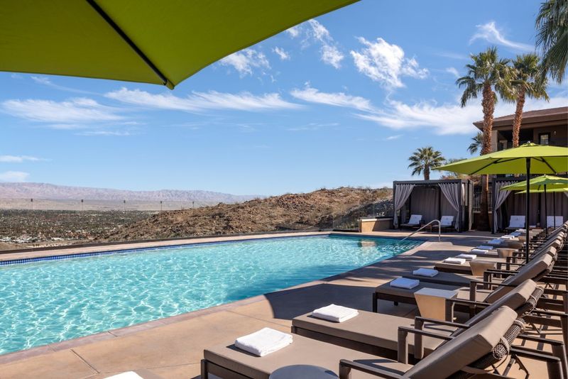 Relaxing Stays at The Ritz-Carlton (Win)