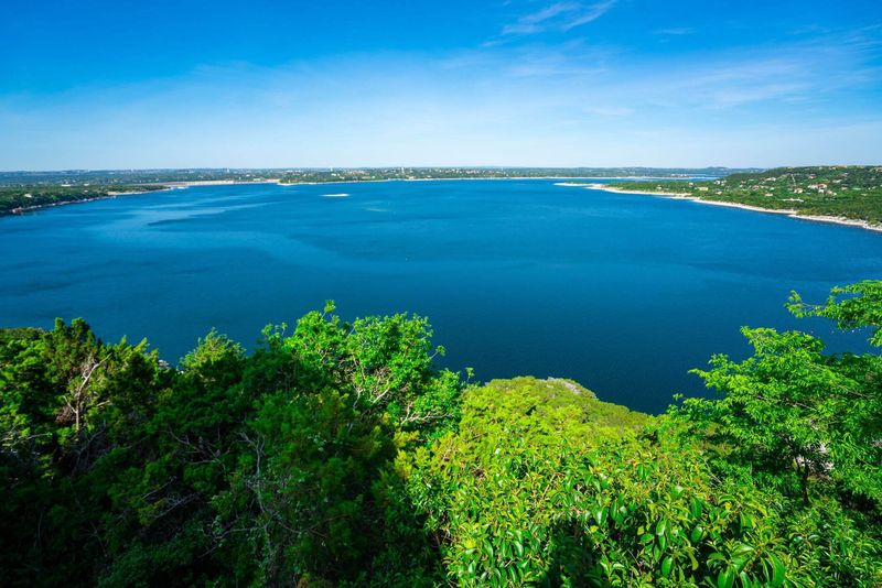 Canyon Lake's Gin-Clear Depths