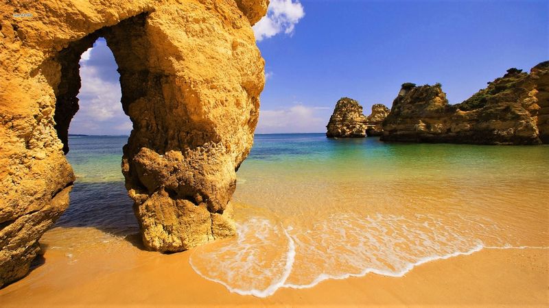 Discover The Hidden Beaches Of Algarve, Portugal