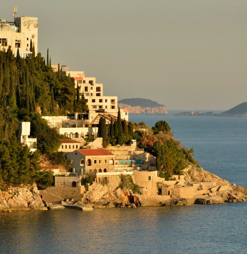 Abandoned Hotel Belvedere in Dubrovnik
