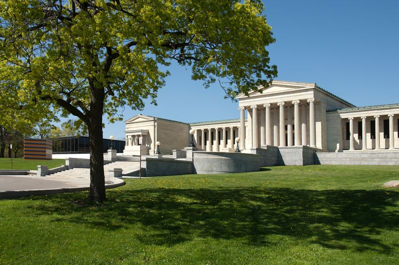 Visit Albright-Knox Gallery