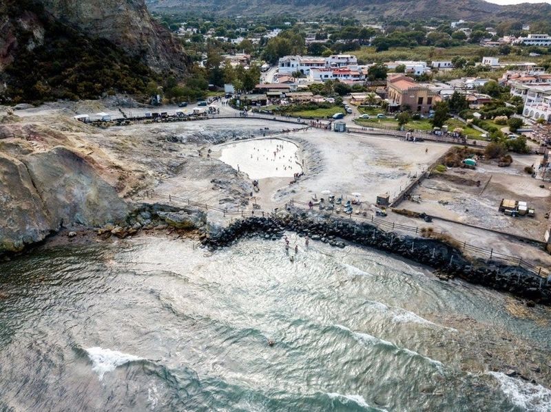 Vulcano's Bubbling Mud Baths