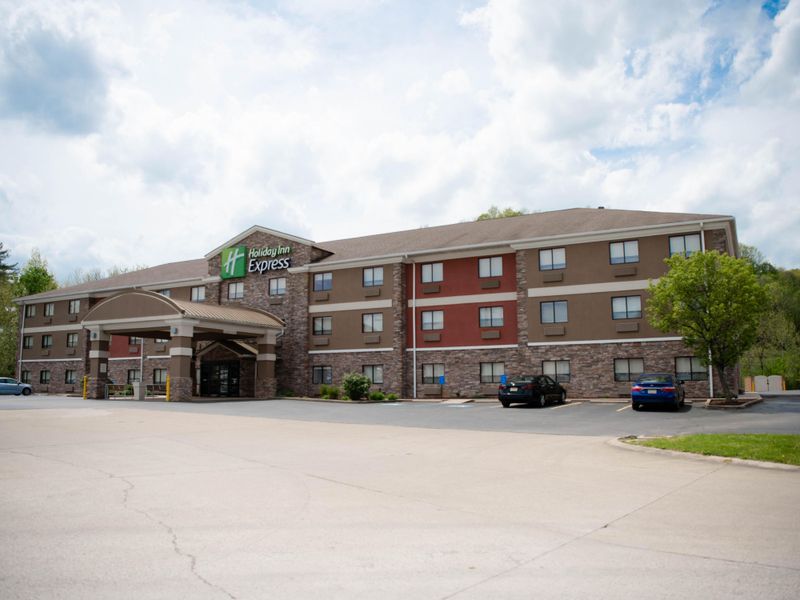 The Comfort of Holiday Inn Express (Win)