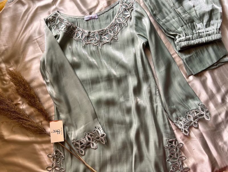Overly Complicated Outfits? Skip Them. (Sasha Grady)