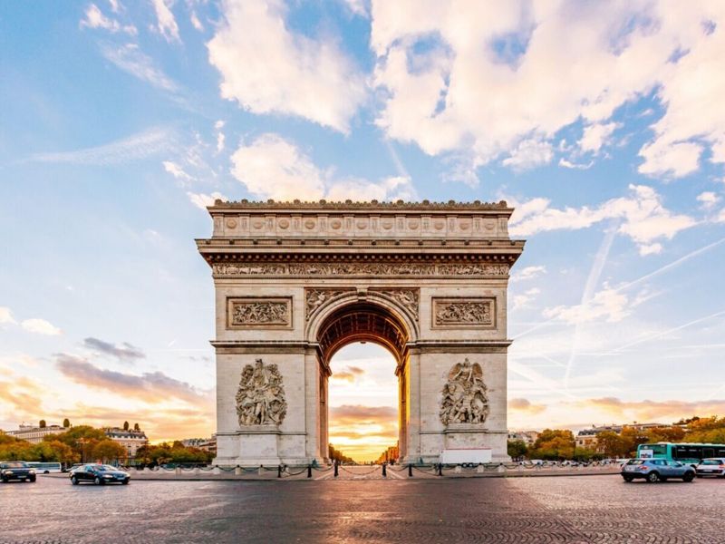 Friendship Bracelet & Petition Scams – Paris, France