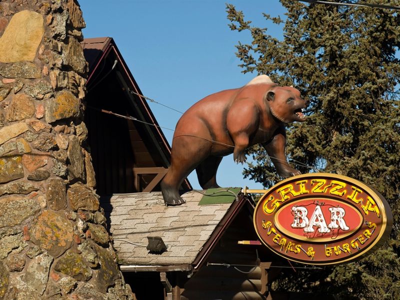 The Grizzly Bar & Grill, Roscoe, Montana