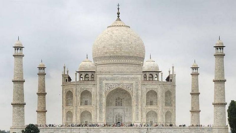 Taj Mahal, India: Beautiful Building, Terrible Experience