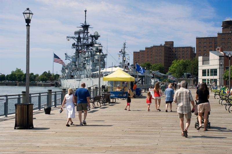 Stroll Canalside Promenade