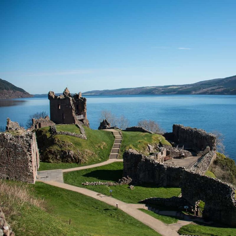Cruise Loch Ness
