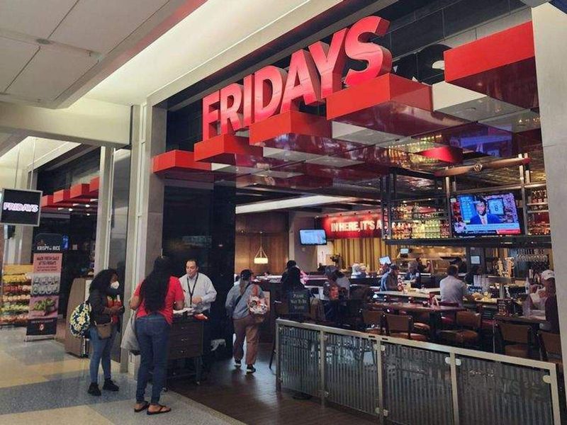 Crowded and Pricey at TGI Fridays