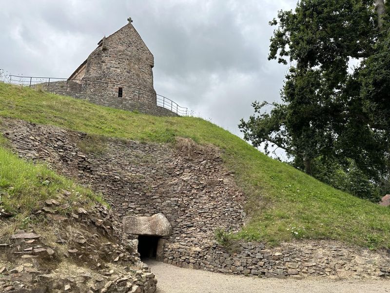 La Hougue Bie - Jersey (3500 BCE)