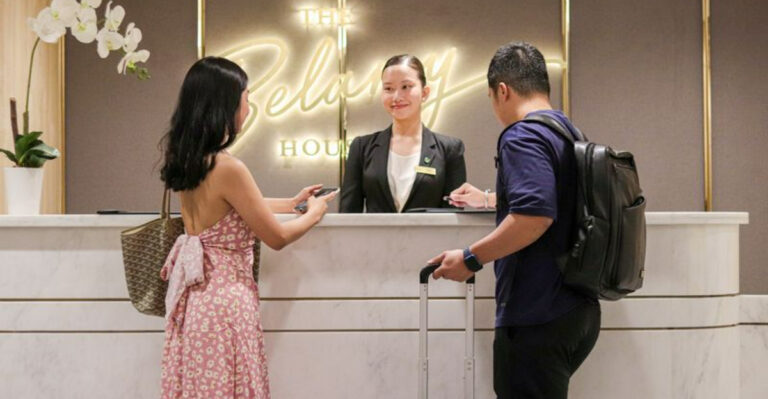 What Hotel Employees Notice First: 6 Red Flags + 6 Best Tips For You