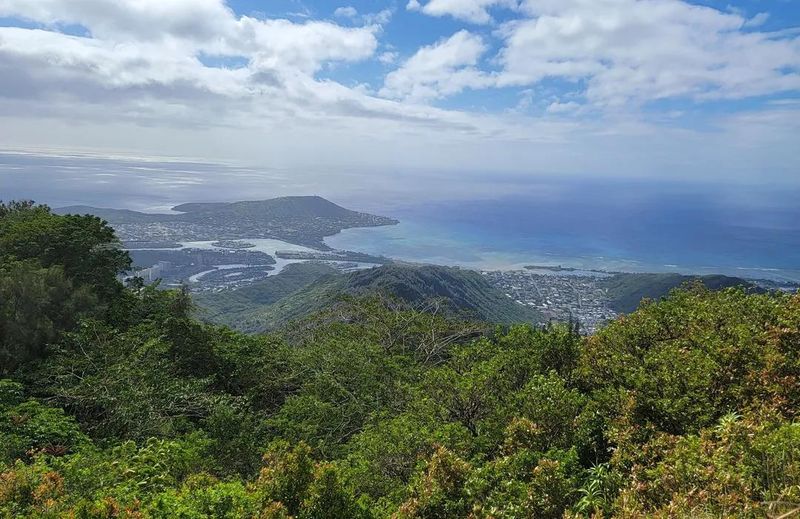 Kuliʻouʻou Ridge Climb