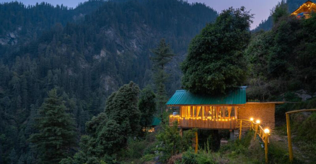 19 Luxury Treehouse Retreats That Redefine Forest Living