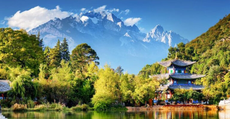 21 Towns With The Best Mountain Backdrops
