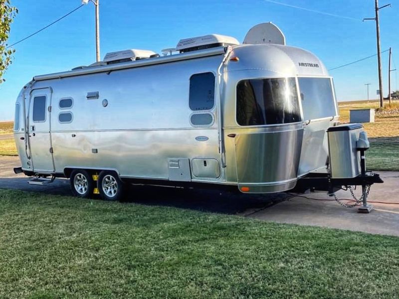 Airstream Flying Cloud: The Classic Road Companion