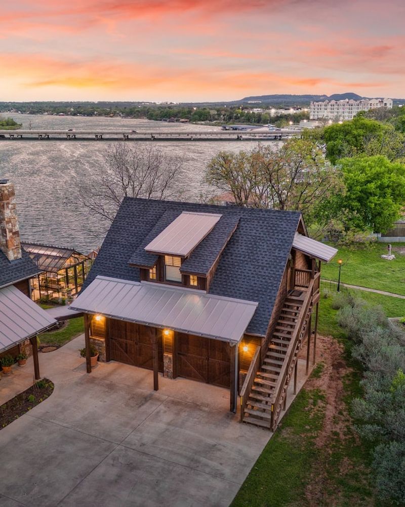 Granbury's Lakeside Luxury for Less